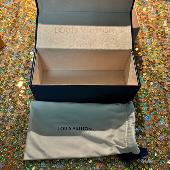 AUTHENTUC LOUIS VUITTON SUNGLASSES - Picture 4 of 5